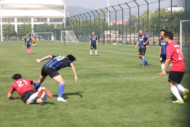 戈麦斯会与红牛集团续约3年，未来将与克洛普共事